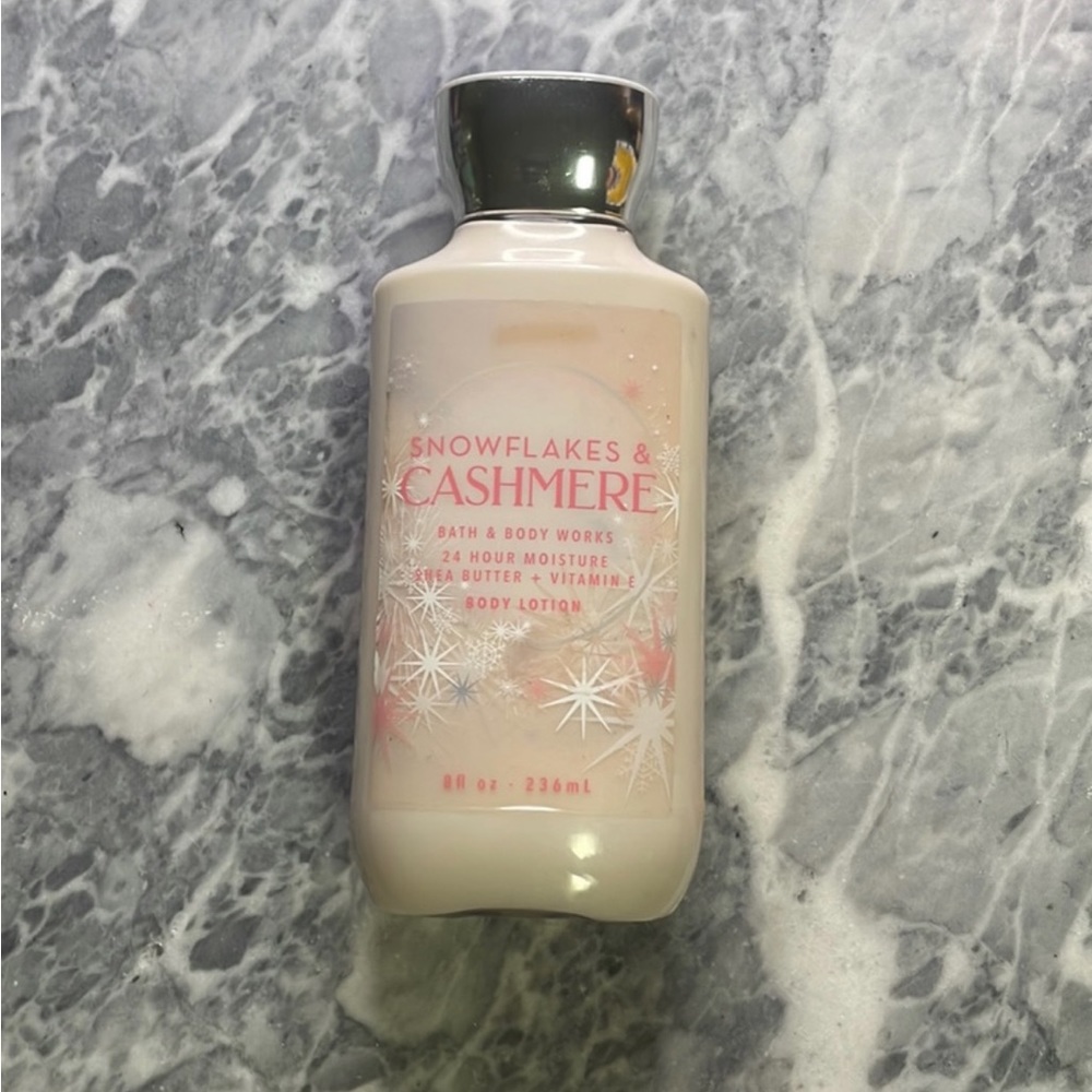 Bath and Body Works Lotion Snowflakes and Cashmere